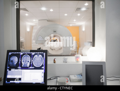 MRI Scan-Kontrollraum Stockfoto