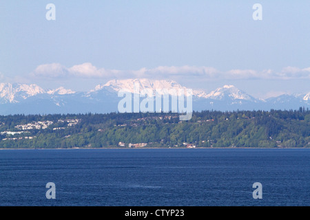 Eine Ansicht der Cascade Mountains in Kanada von MS Oosterdam auf dem Weg nach Alaska im Mai 2012 Stockfoto