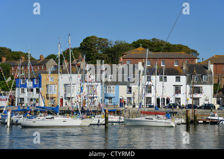 Bunte Häuser im alten Hafen, Trinity Road, Weymouth, Dorset, England, Vereinigtes Königreich Stockfoto