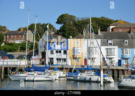 Bunte Häuser im alten Hafen, Trinity Road, Weymouth, Dorset, England, Vereinigtes Königreich Stockfoto