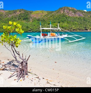 Traditionelle Filipino Bangka Boot auf der Schlangeninsel Stockfoto