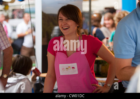 Markt-Trader bei Abergavenny Food Festival, Monmouthshire, Wales, UK Stockfoto