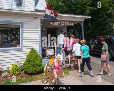 Einkaufen in der alten Schmiede in den Adirondack Bergen des Staates New York Stockfoto