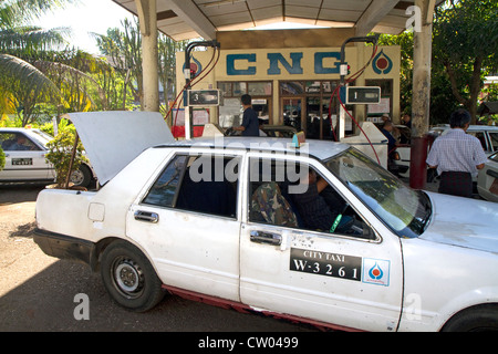 Komprimierte natürliche Tankstelle in Yangon (Rangoon), Myanmar (Burma). Stockfoto