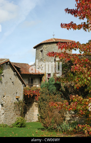 Turm und Balkon, Le Château des Ducs de Mortemart. Stockfoto