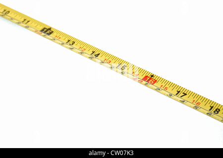 Gelben Maßband isoliert auf weißem Hintergrund Stockfoto