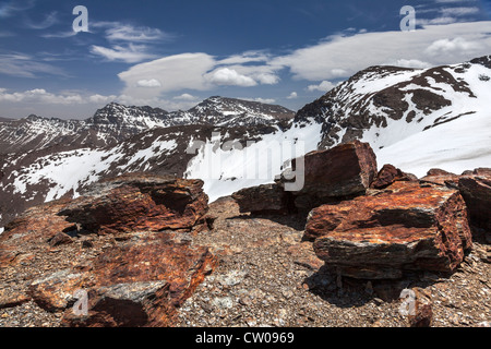 Sierra Nevada Bergkette, Andalusien, Andalusien, Spanien, Europa. Einen atemberaubenden Blick vom Veleta auf in Richtung Mulhacen. Stockfoto