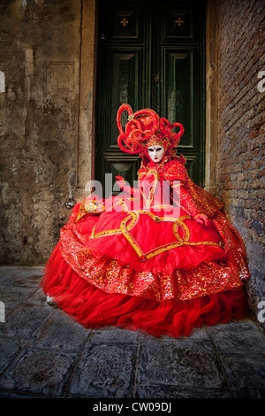 kostümierte Modell in Venedig, Italien während des Karnevals Stockfoto