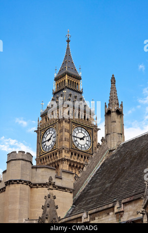 Das Ziffernblatt des Big Ben (Elizabeth Turm), gesehen durch die Houses of Parliament. London, UK Stockfoto