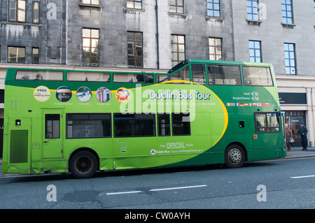 Tour-Bus in der irischen Hauptstadt Dublin. Stockfoto