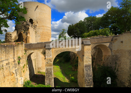 Tour du Coudray, Château Chinon, Loire-Tal. Rundturm von Philipp II. von Frankreich gebaut, nachdem er die Burg im Jahr 1205 übernahm. Stockfoto