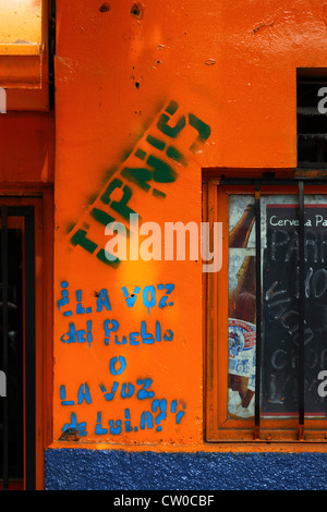 Graffiti protestieren gegen Pläne, eine Straße durch das TIPNIS Indigenous Territory und Nationalpark, La Paz; Bolivien zu bauen Stockfoto