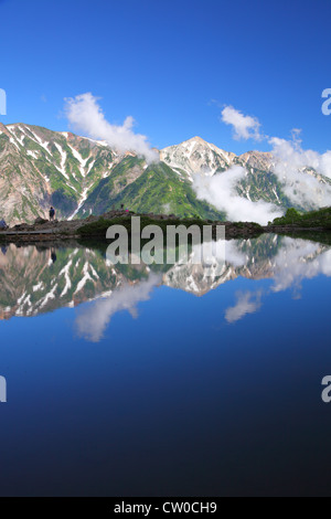 Happo-Ike-Teich und Mt. Shiroumadake in Nagano, Japan Stockfoto