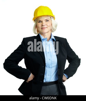 Porträt von lächelnden Geschäftsfrau im Helm Blick in die Kamera Stockfoto