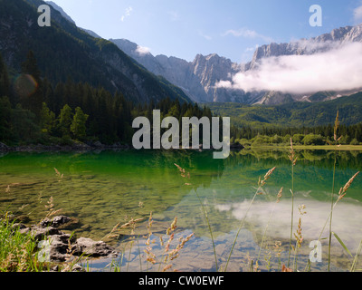 Berg Lake Laghi di Fusine Valromana, Italien Stockfoto