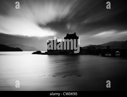 Eilean Donan castle bei Sonnenuntergang, Schottland, UK Stockfoto