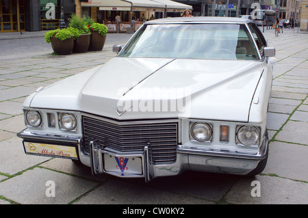 Weißen Cadillac V8 DeVille von 1972 Stockfoto