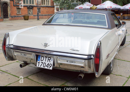 Weißen Cadillac V8 DeVille von 1972 Stockfoto