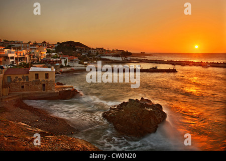 Sonnenuntergang am Pamormos Dorf, beliebten touristischen Resorts, in der Präfektur Rethymnon, Kreta, Griechenland Stockfoto