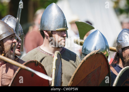 Historisches Reenactment der Anglo-Saxon und Viking Schlacht. St Albans, UK. Mai 2012 Stockfoto