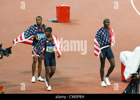 Angelo Taylor Kerron Clement und Bershawn Jackson eine Ehrenrunde nach USA der Männer 400 Meter Hürden mit allen Medaillen fegt Stockfoto
