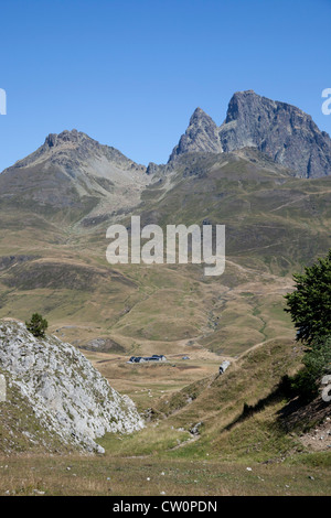 Der südöstlichen Seite des MIDI-d'Ossau Peak, in Nationalparks der Pyrenäen - Frankreich. La Gesicht Sud Est du Pic du Midi-d'Ossau. Stockfoto