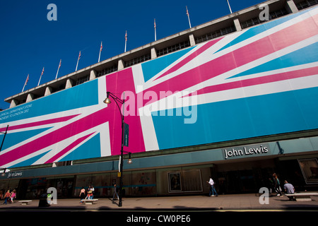 John Lewis Flaggschiff Kaufhaus außen gewickelt mit Union Jack anlässlich der Olympischen Spiele in London, Oxford Street, England, UK Stockfoto