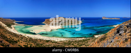 Balos Beach an der Norhwest Küste von Kreta Insel in der Präfektur Chania, Griechenland. Panoramablick (5 Fotos genäht). Stockfoto