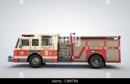 Feuerwehrauto isoliert auf weißem Hintergrund Stockfoto