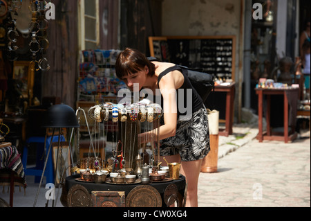 Baščaršija - Bashcharshiya das Herz des alten Sarajevo, Geschäfte in der osmanischen Bazaar District von Bascarsija Bosnien und Herzegowina Stockfoto