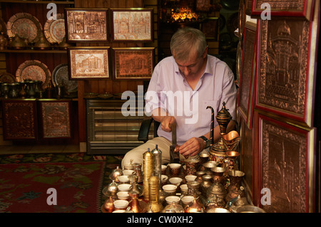 Baščaršija - Bashcharshiya das Herz des alten Sarajevo, Geschäfte in der osmanischen Bazaar District von Bascarsija Bosnien und Herzegowina Stockfoto