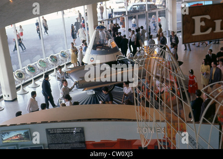 Originalfoto aus dem Jahr 1964. 1964 New York World's Fair, Innenraum des General Motors Pavilion. Stockfoto