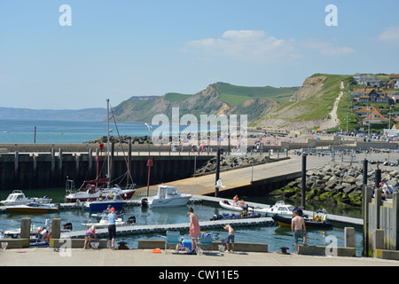 Strand und Hafen anzeigen, West Bay, Dorset, England, Vereinigtes Königreich Stockfoto