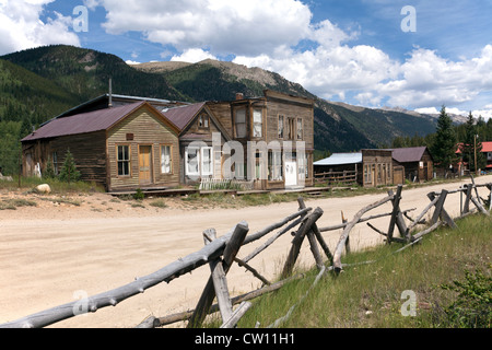 St. Elmo, Colorado: Kippen baufällige Gebäuden hin und her entlang der Hauptstraße dieses alte Bergbaustadt in Colorado Ro Stockfoto