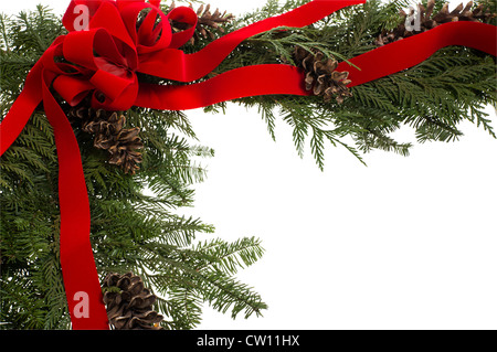 Weihnachten-Ecke-Grenze mit Tannenzapfen und roter Schleife Stockfoto