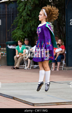 Junge irische Tänzerin bei den Irish Fest in Louisville, Kentucky Stockfoto