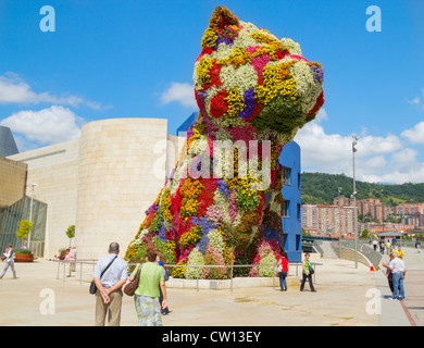 Jeff Koons Welpen Skulptur außerhalb Guggenheimmuseum in Bilbao, Baskenland, Spanien Stockfoto