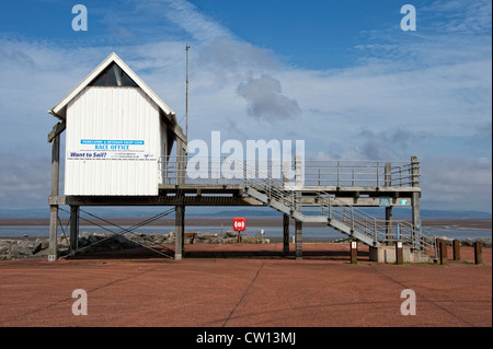 Morecambe und heysham Yacht Club Gebäude an der Promenade in Morecambe, Lancashire Stockfoto