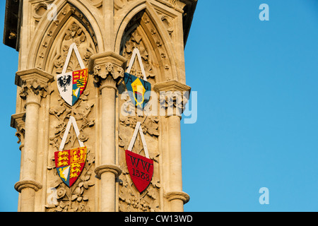 Überqueren Sie heraldische Schilde in Banbury, Oxfordshire, England Stockfoto