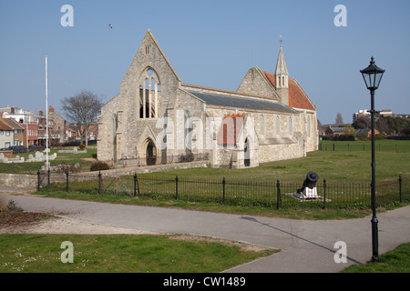 Stadt von Portsmouth, England. Die verfallenen alten Royal Garnisonkirche Old Portsmouth Penny Street. Stockfoto