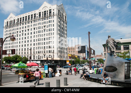 Adam Clayton Powell Denkmal - Amerikaner / Dr. Martin Luther King Jr. Boulevard Harlem New York Manhattan in Vereinigte Staaten von Amerika Stockfoto