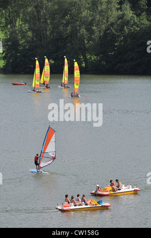 Aydat See im Herzen des Regionalen Parks von volcnoes Auvergne, Puy-de-Dôme, Auvergne, Massif-Central, Frankreich Stockfoto