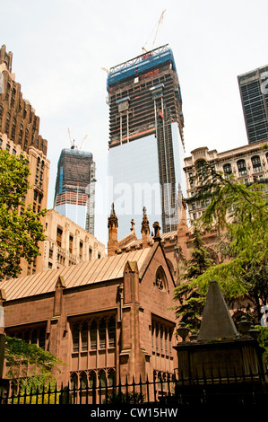 Hintergrund One World Trade Center 1 WTC Lower Manhattan Trinity Episcopal Church Broadway New York City Stockfoto