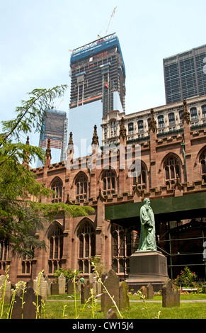 Hintergrund One World Trade Center 1 WTC Lower Manhattan Trinity Episcopal Church John Watts Broadway New York City Stockfoto