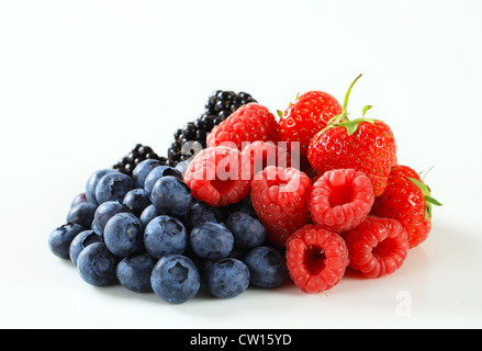 Studioaufnahme von gemischten Beeren Stockfoto