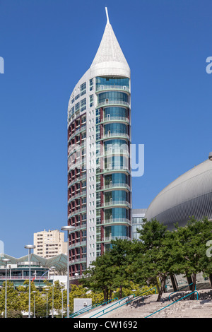 São Rafael Turm im Parque Das Nações (Park der Nation), Lissabon, Portugal. Stockfoto