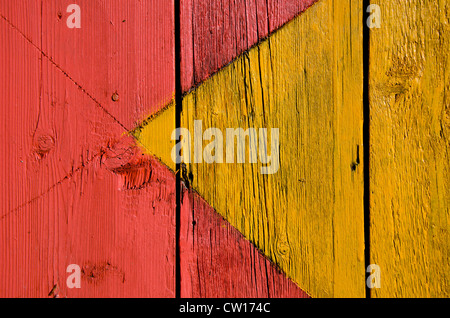 gelb und rot lackierten Holzplatte Hintergrund und Struktur Stockfoto