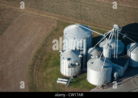 Luftaufnahmen von Getreidefelder und Getreidesilo in Stewartstown, PA Stockfoto