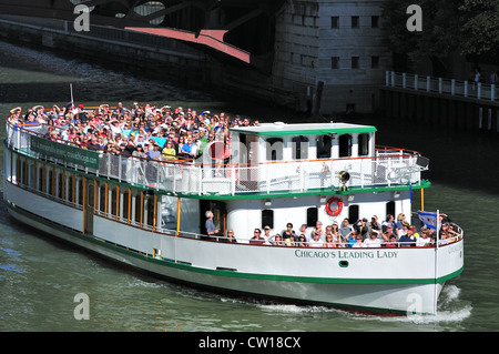 USA-Illinois-Chicago Leading Lady Kreuzfahrten auf dem Chicago River mit voller Beladung der Passagiere. Stockfoto