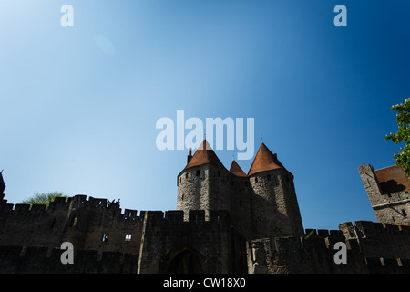 Nahaufnahme der Abriss der Stadtmauern und Chateau Türme der alten Stadtmauer von Carcassonne, Frankreich. Stockfoto